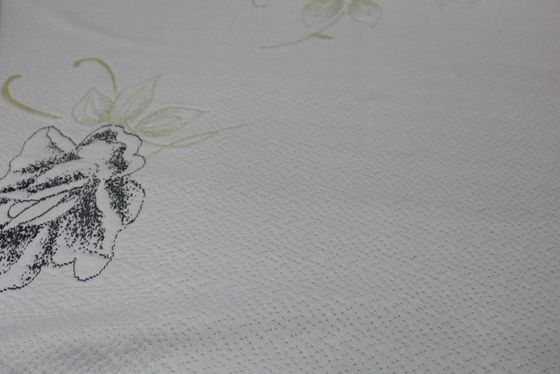 ความกว้าง 2.2 ม. 240g / M2 ผ้าที่นอน Jacquard ถักลายดอกกุหลาบ