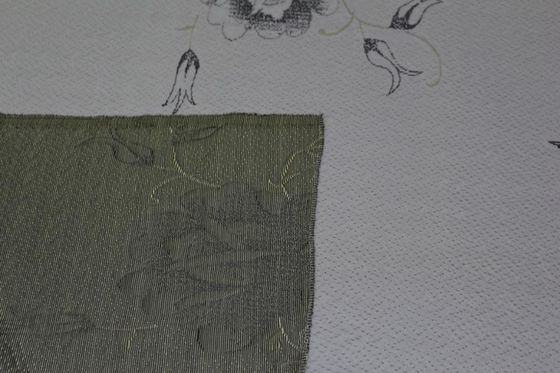 ความกว้าง 2.2 ม. 240g / M2 ผ้าที่นอน Jacquard ถักลายดอกกุหลาบ