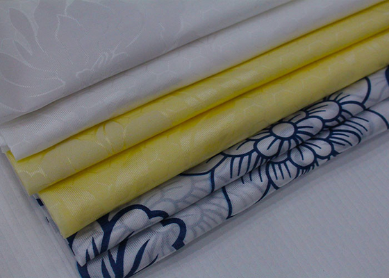 ขายส่งลายดอกไม้ฐานสีขาวพิมพ์ผ้าโพลีเอสเตอร์ pongee tricot สำหรับป้องกันที่นอน
