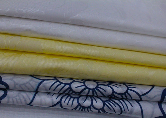 ขายส่งลายดอกไม้ฐานสีขาวพิมพ์ผ้าโพลีเอสเตอร์ pongee tricot สำหรับป้องกันที่นอน