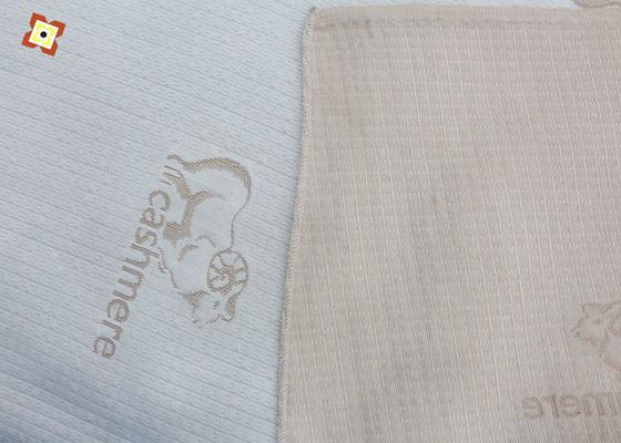 ที่นอน Jacquard ถักสีขาวปิดผ้า Pongee ประเภทสิ่งทอ Spot